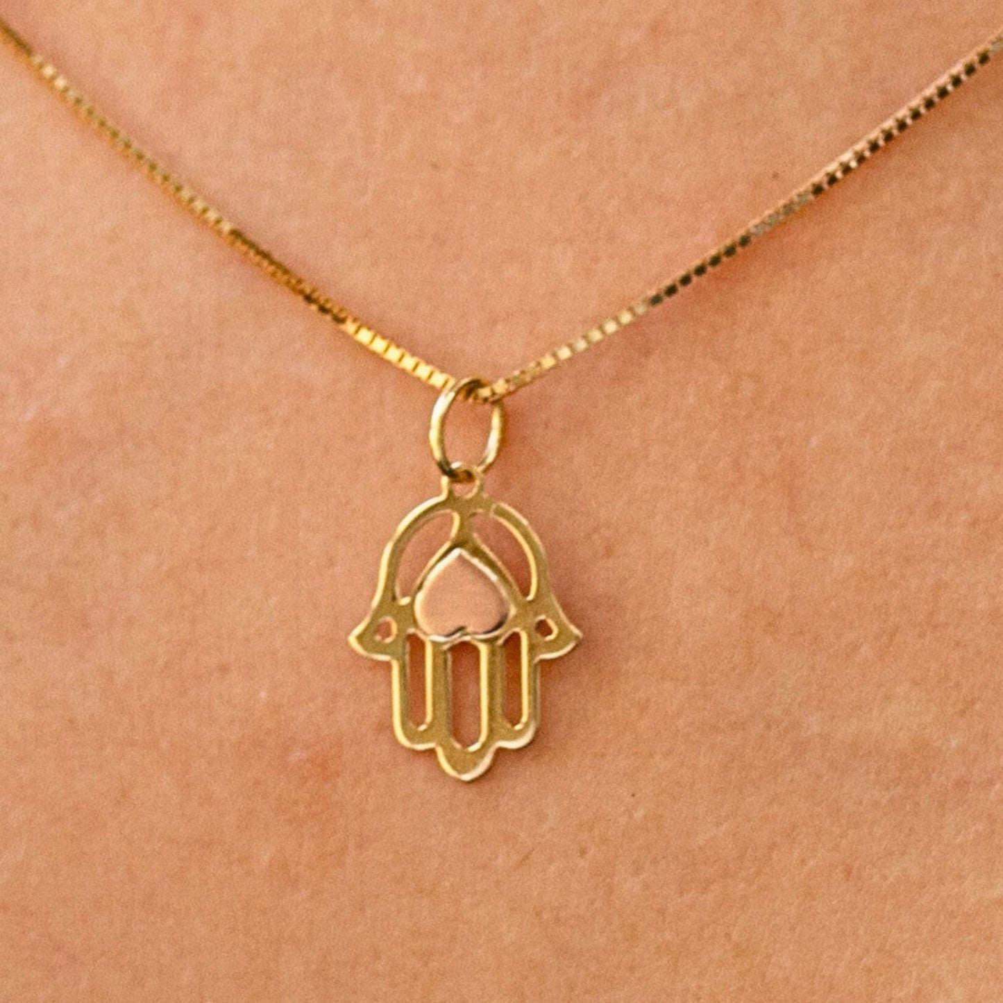 Pingente em Ouro Amarelo 18K Mão de Hamsa com Coração em Ouro Rose 18K