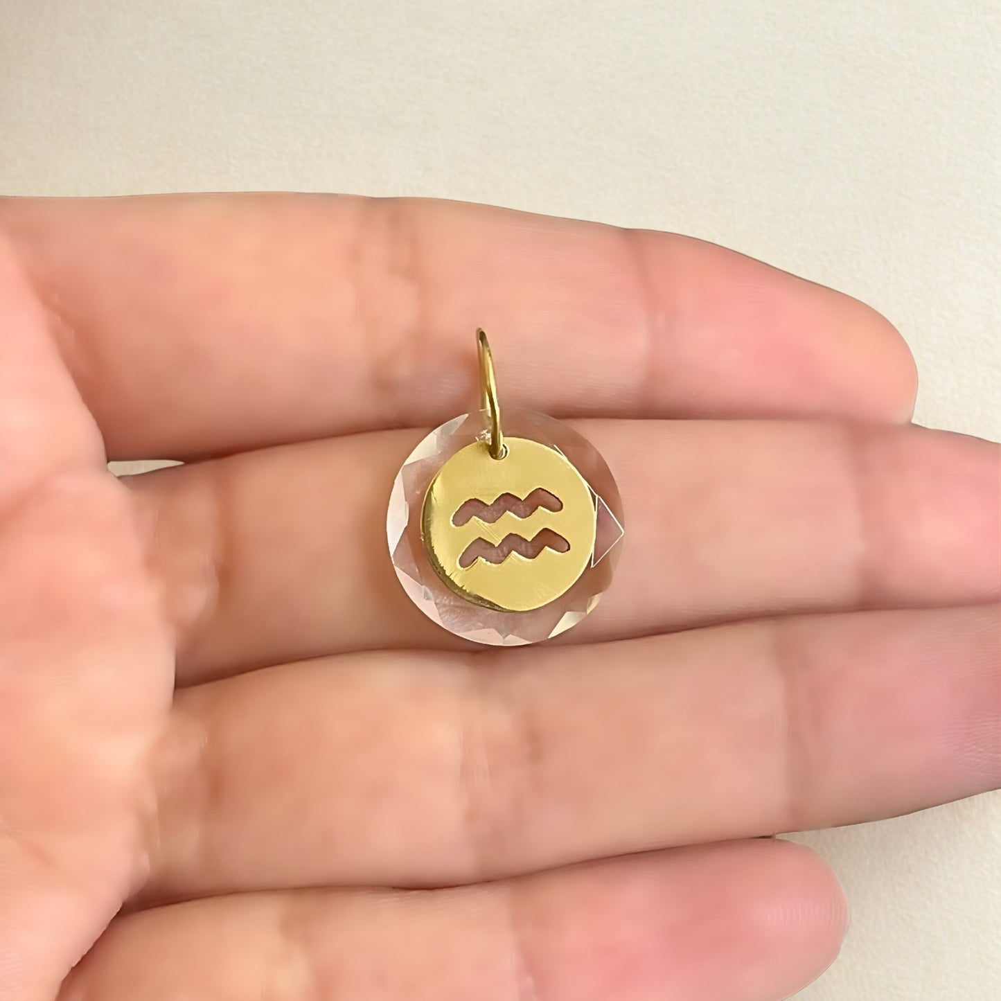 Pingente Signo Aquário em Ouro Amarelo 18K-750