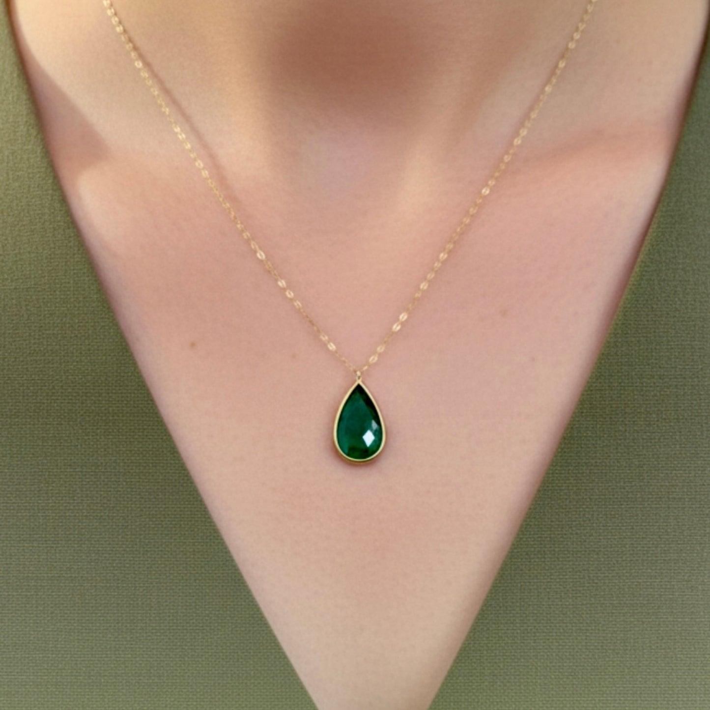 Gargantilha Com Esmeralda em Ouro Amarelo 18K-750