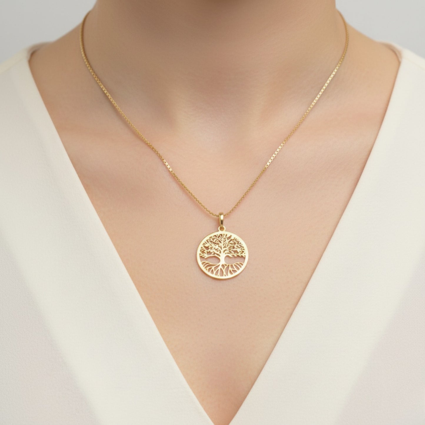 Pingente Medalha Árvore da Vida Vazada em Ouro Amarelo 18K