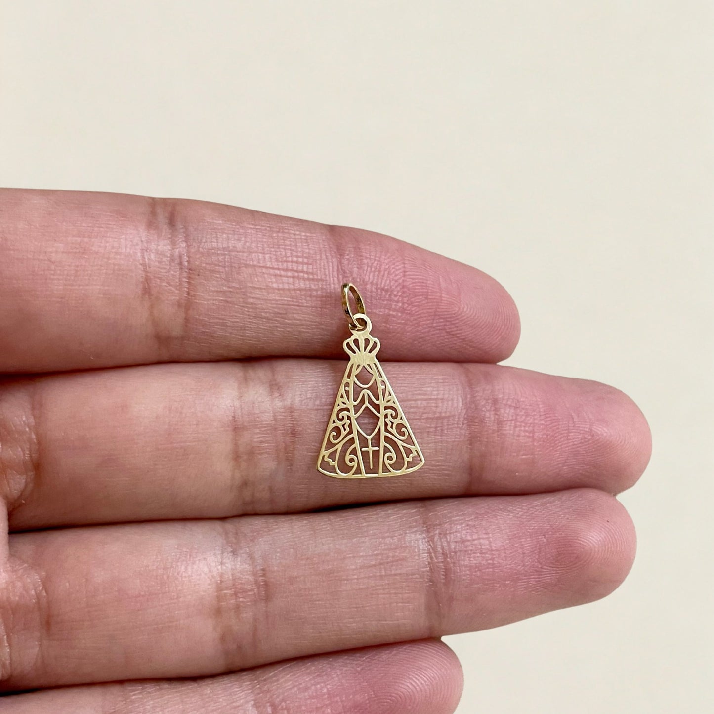 Pingente Nossa Senhora Vazada em Ouro Amarelo 18K