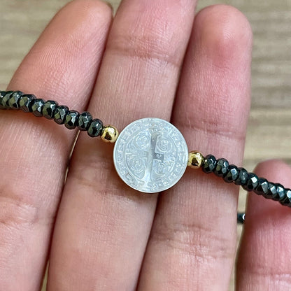 Pulseira de Hematitas com medalha madrepérola de São Bento  Ouro 18K-750