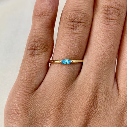 Anel Topázio Azul Coleção Doze Essências em Ouro Amarelo 18K-750