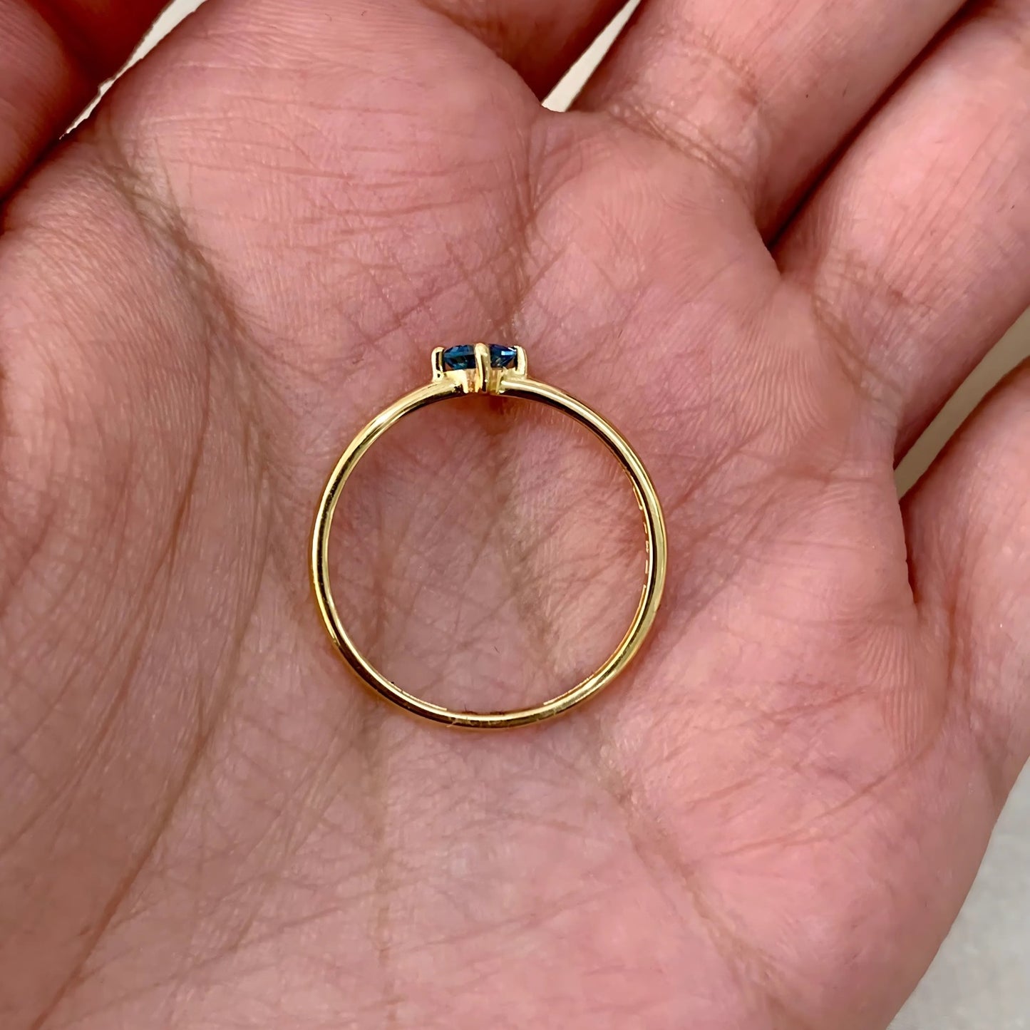 Anel Topázio London Coleção Doze Essências em Ouro Amarelo 18K-75