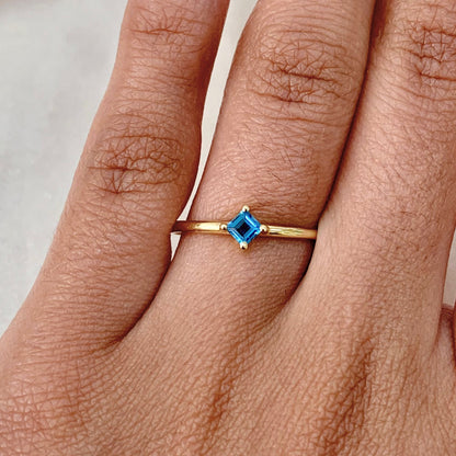 Anel Topázio London Coleção Doze Essências em Ouro Amarelo 18K-75