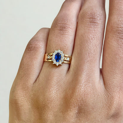 Anel de Formatura Ovallé em Ouro Amarelo 18K-750, com zircônias