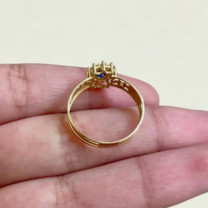 Anel de Formatura Ovallé em Ouro Amarelo 18K-750, com zircônias