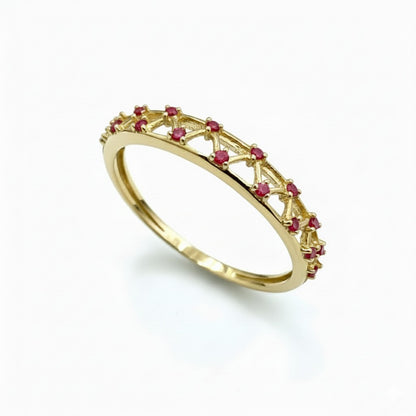 Anel Meia Aliança Tessela em Ouro Amarelo 18K-750, com zircônias vermelhas