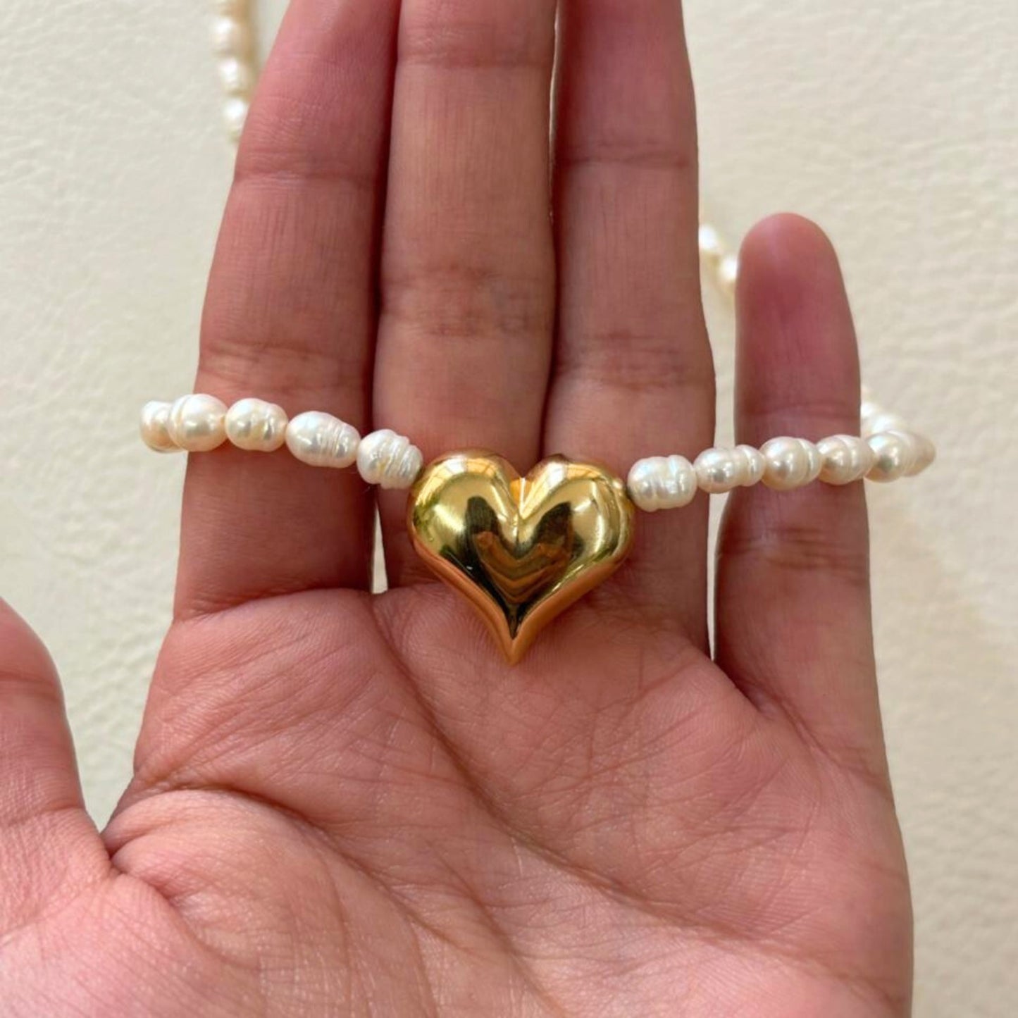 Gargantilha de Pérolas Barrocas com Coração em Ouro Amarelo 18K-750