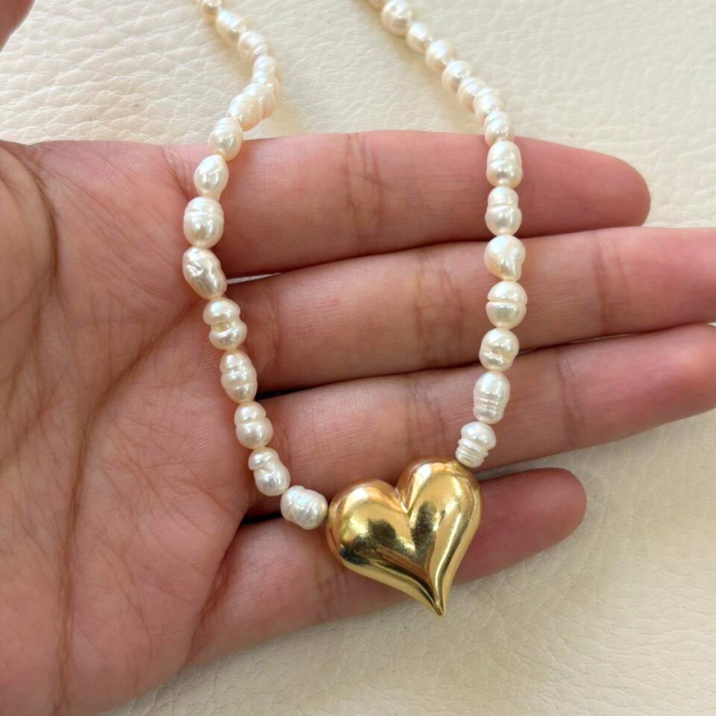 Gargantilha de Pérolas Barrocas com Coração em Ouro Amarelo 18K-750