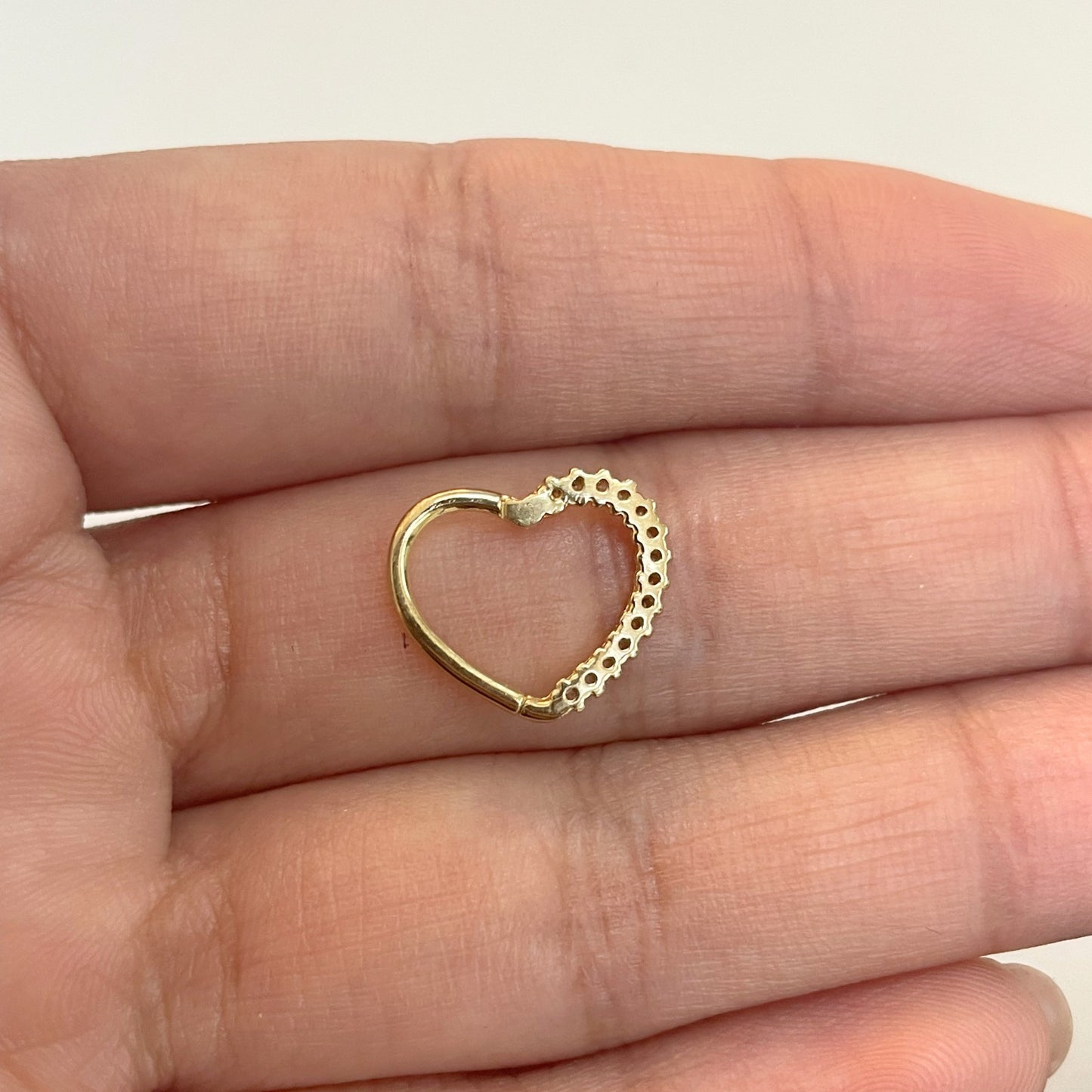 Piercing Daith Coração em Ouro Amarelo 18k-750 - Orelha Direita Cartilagem