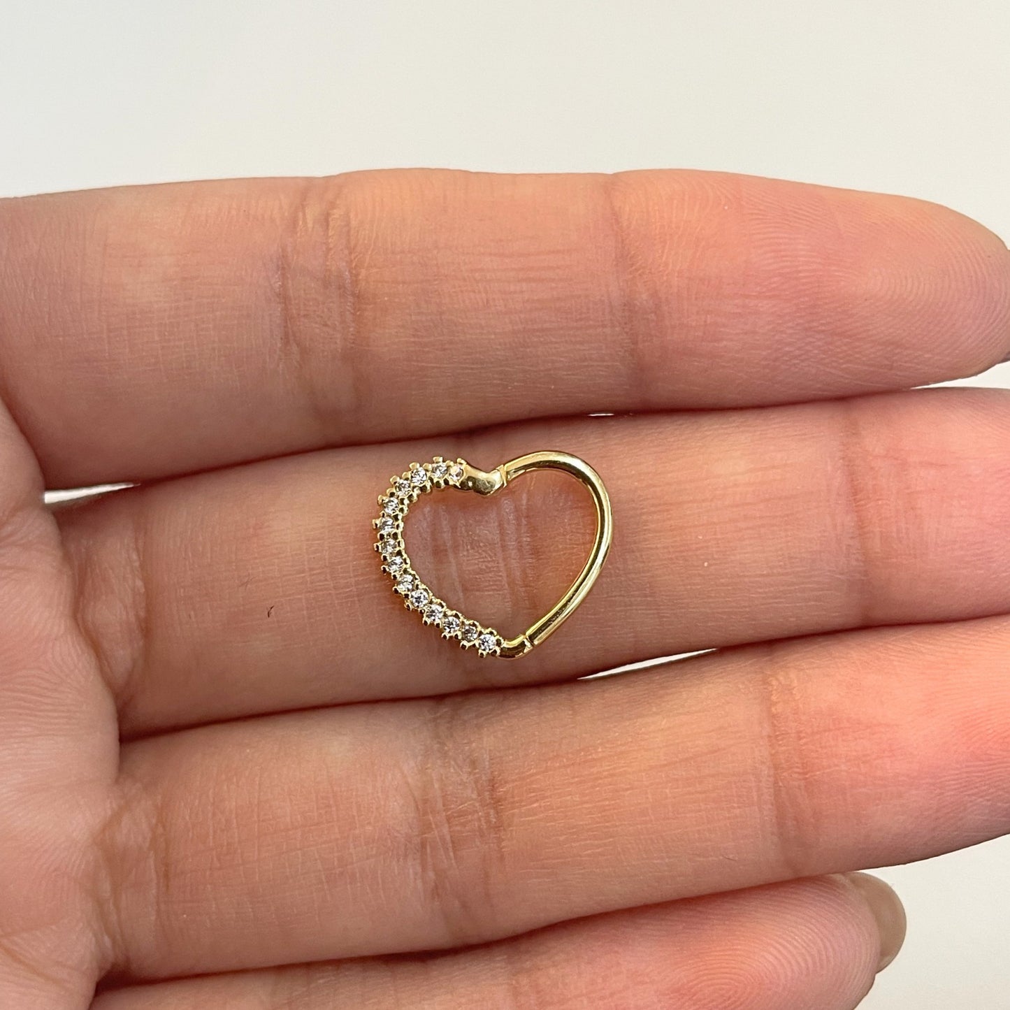 Piercing Daith Coração em Ouro Amarelo 18k-750 - Orelha Direita Cartilagem
