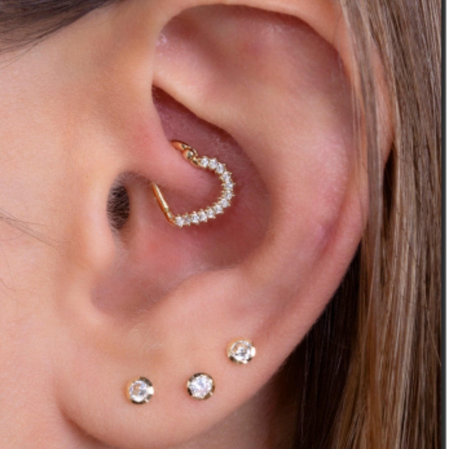 Piercing Daith Coração em Ouro Amarelo 18k-750 - Orelha Direita Cartilagem
