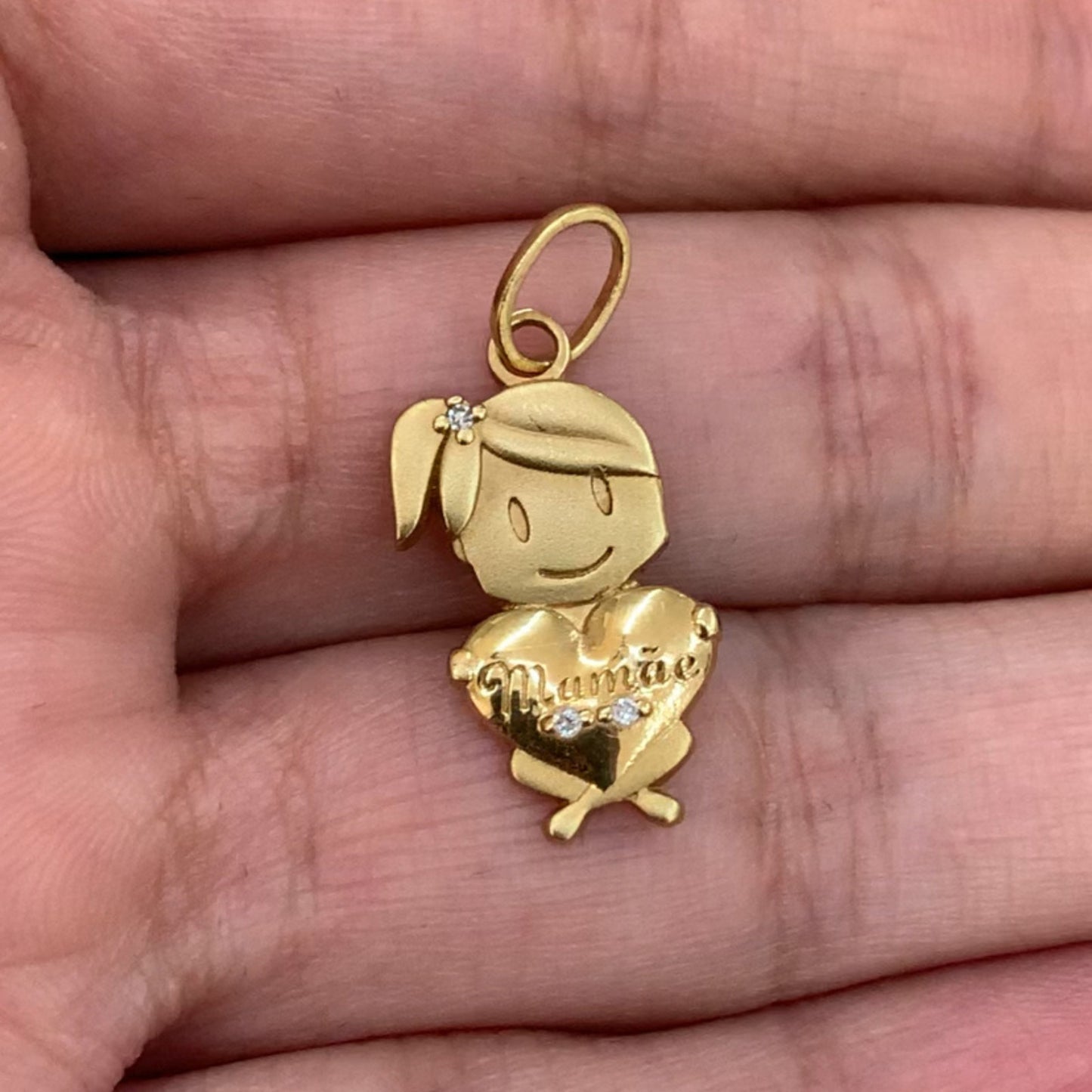 Pingente menina em Ouro Amarelo 18k, com 3 brilhantes