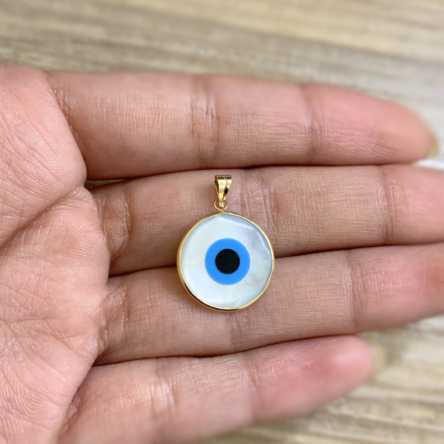 Pingente Olho Grego Grande em Ouro Amarelo 18k, com madrepérola