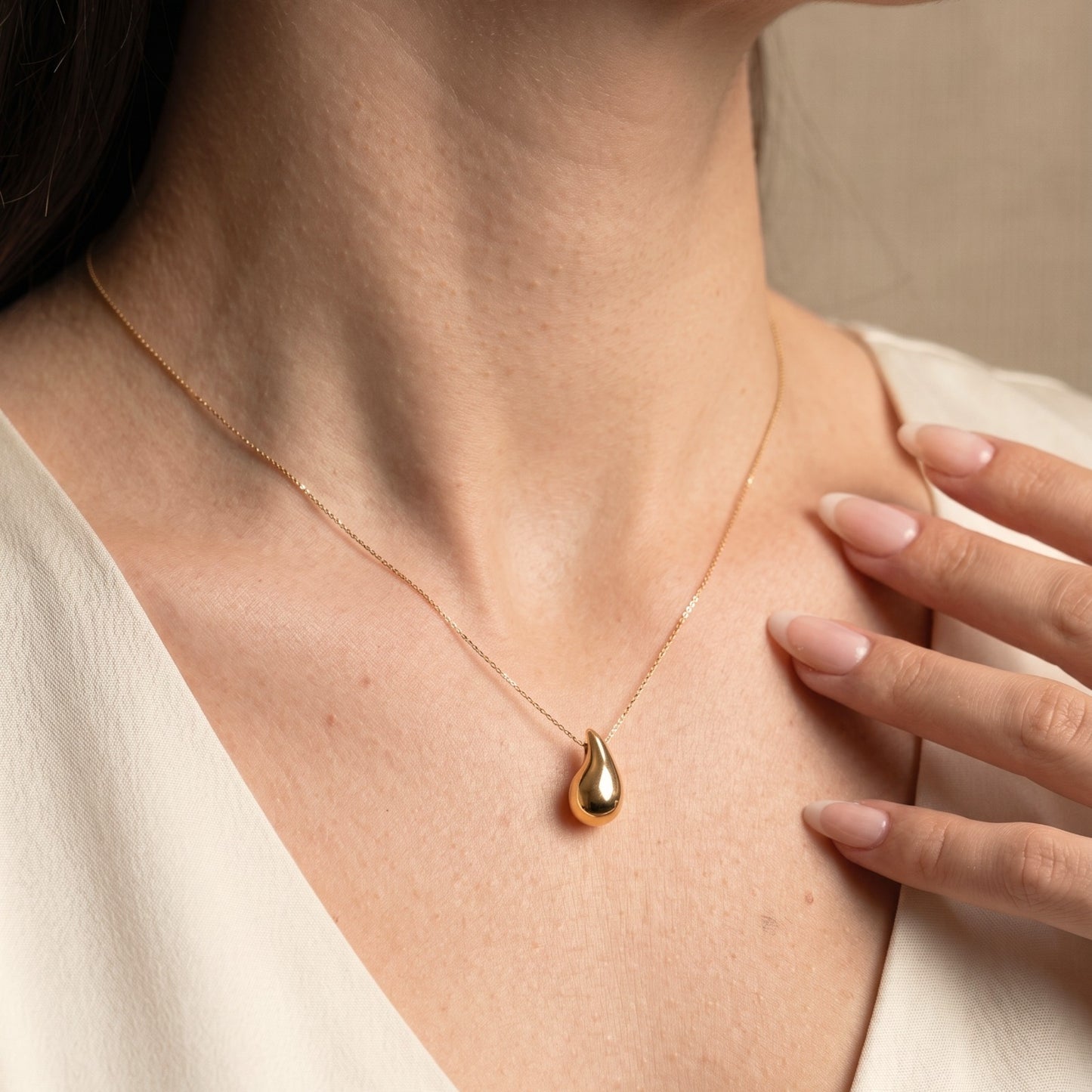 Gargantilha Gota 8x15 em Ouro Amarelo 18K-750