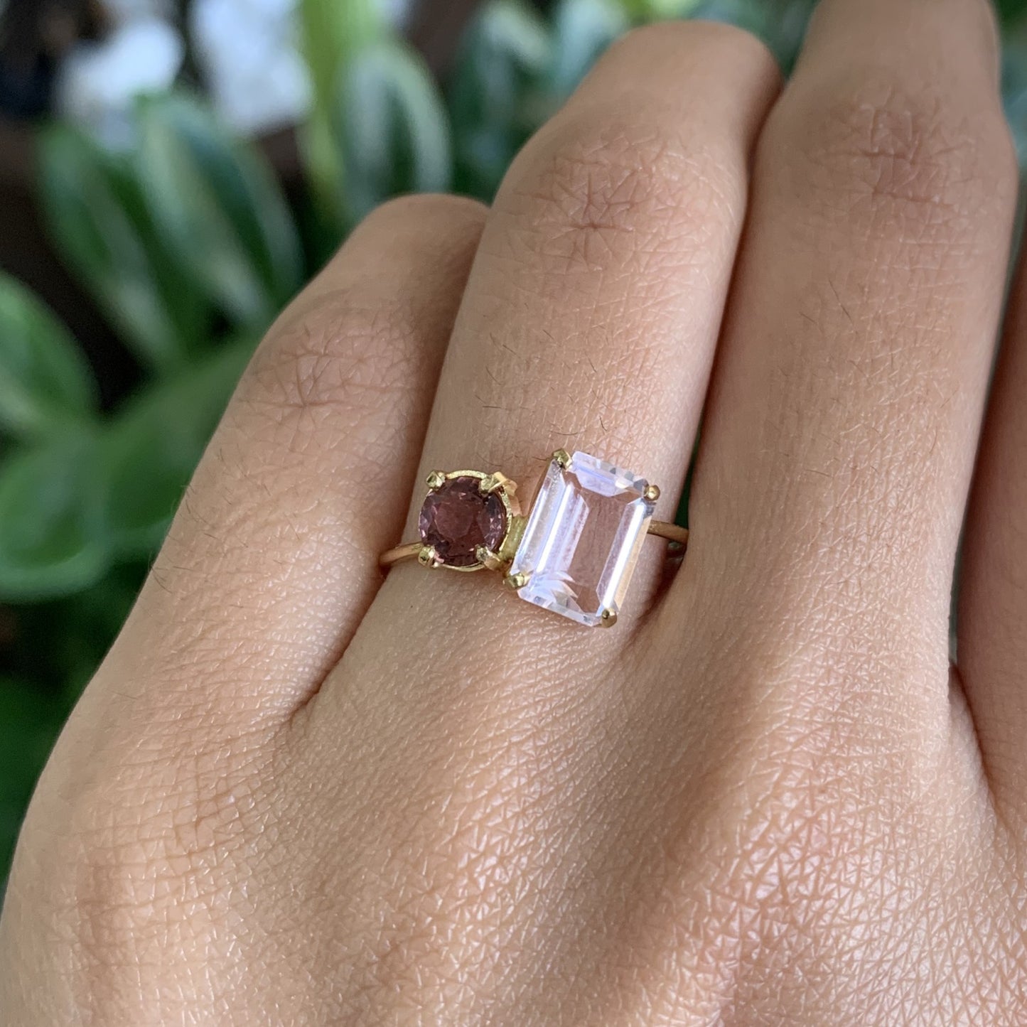 Anel Duet em Ouro Amarelo 18K-750, com quartzo rosa e quartzo violeta