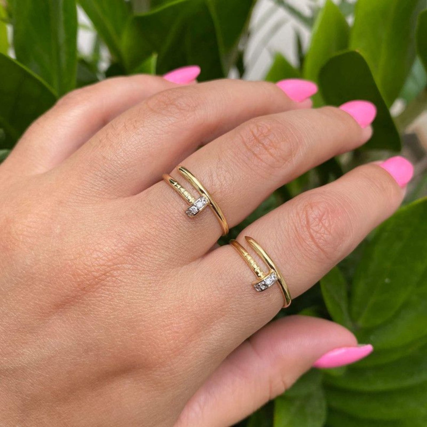 Anel Prego em Ouro Amarelo 18K-750, com zircônias