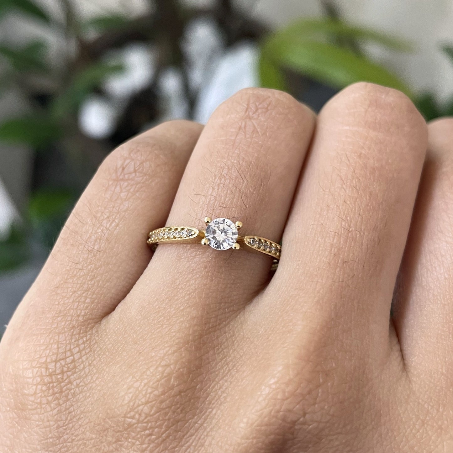 Anel Aurora em Ouro Amarelo 18K-750, com zircônias