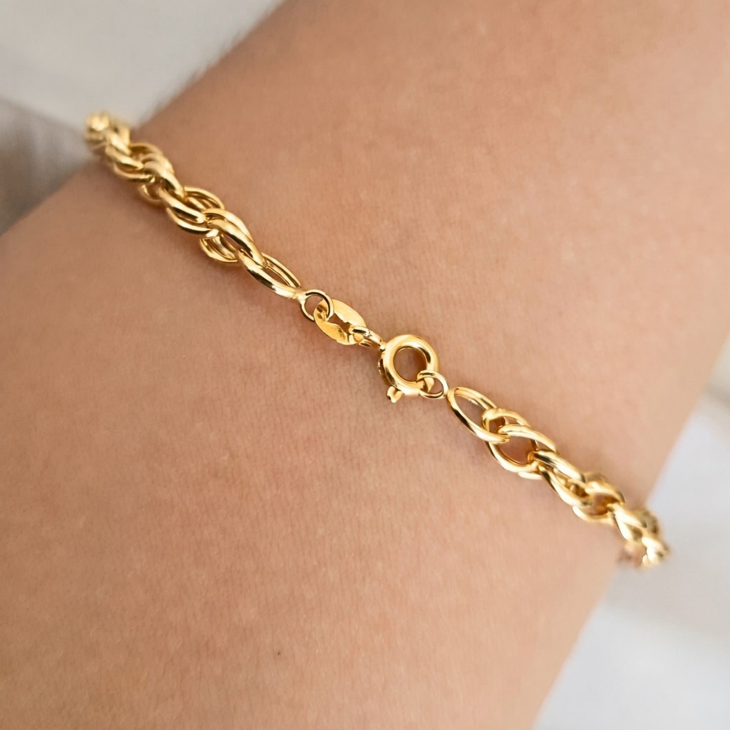 Pulseira Elos Entrelaçados em Ouro Amarelo 18K