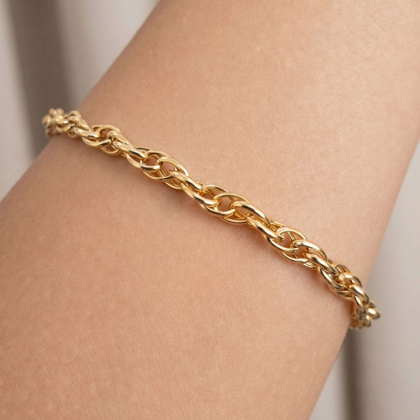 Pulseira Elos Entrelaçados em Ouro Amarelo 18K