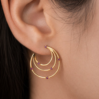 Brinco Luna em Ouro Amarelo 18K, com rubis