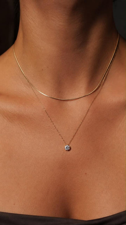 Gargantilha em ouro amarelo 18k, malha americana com 45 cm e moissanite de 4mm