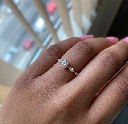 Anel Sofie com 5 moissanites