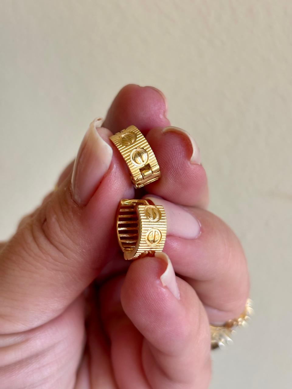 Brinco Argola Dinastia em ouro amarelo