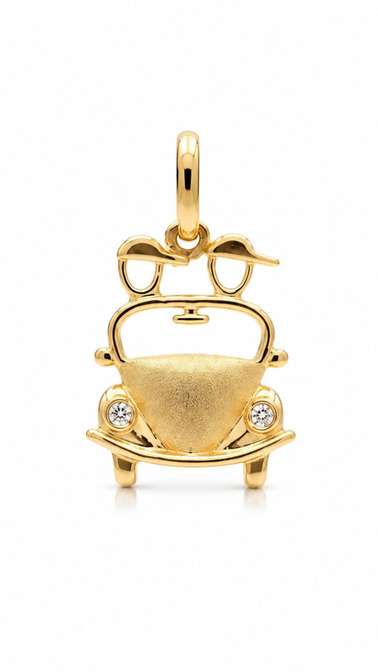 Pingente Fusca com casal em ouro amarelo