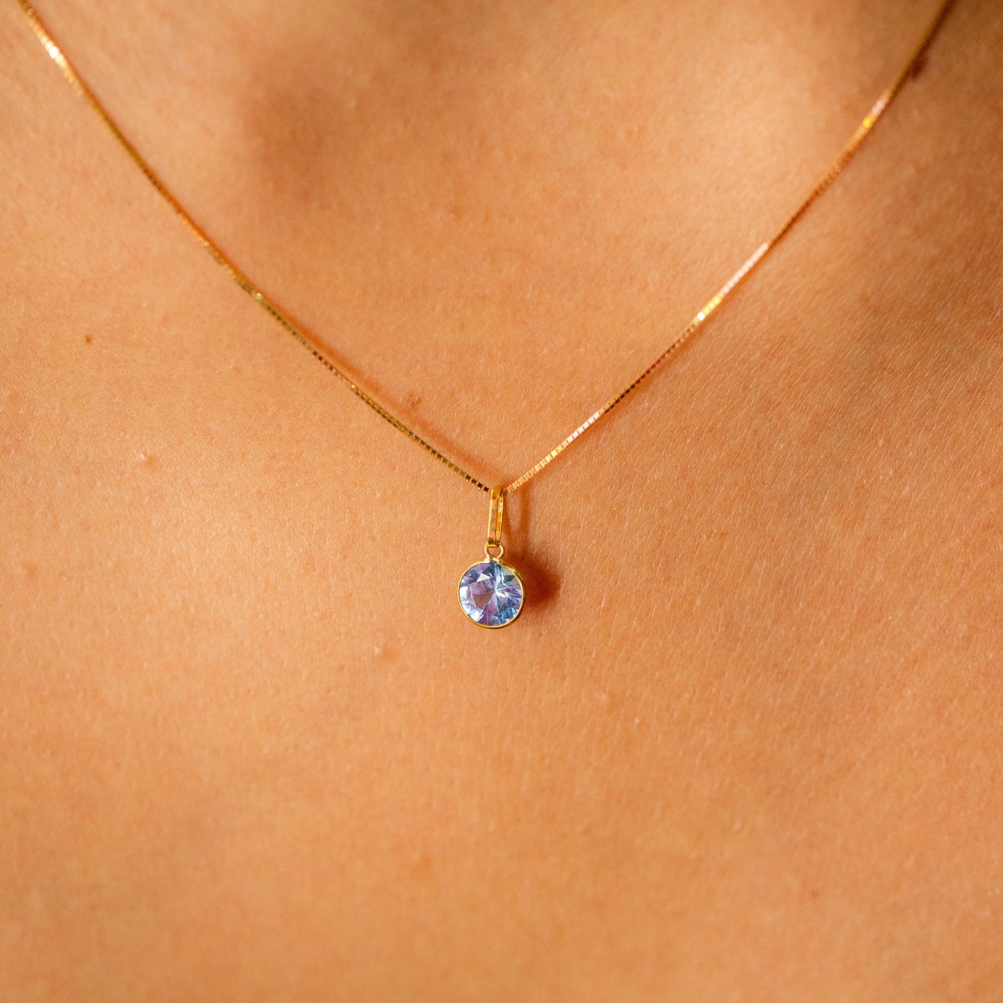 Pingente Ponto de Luz com Zircônia Branca de 6 mm Em Ouro Amarelo 18K