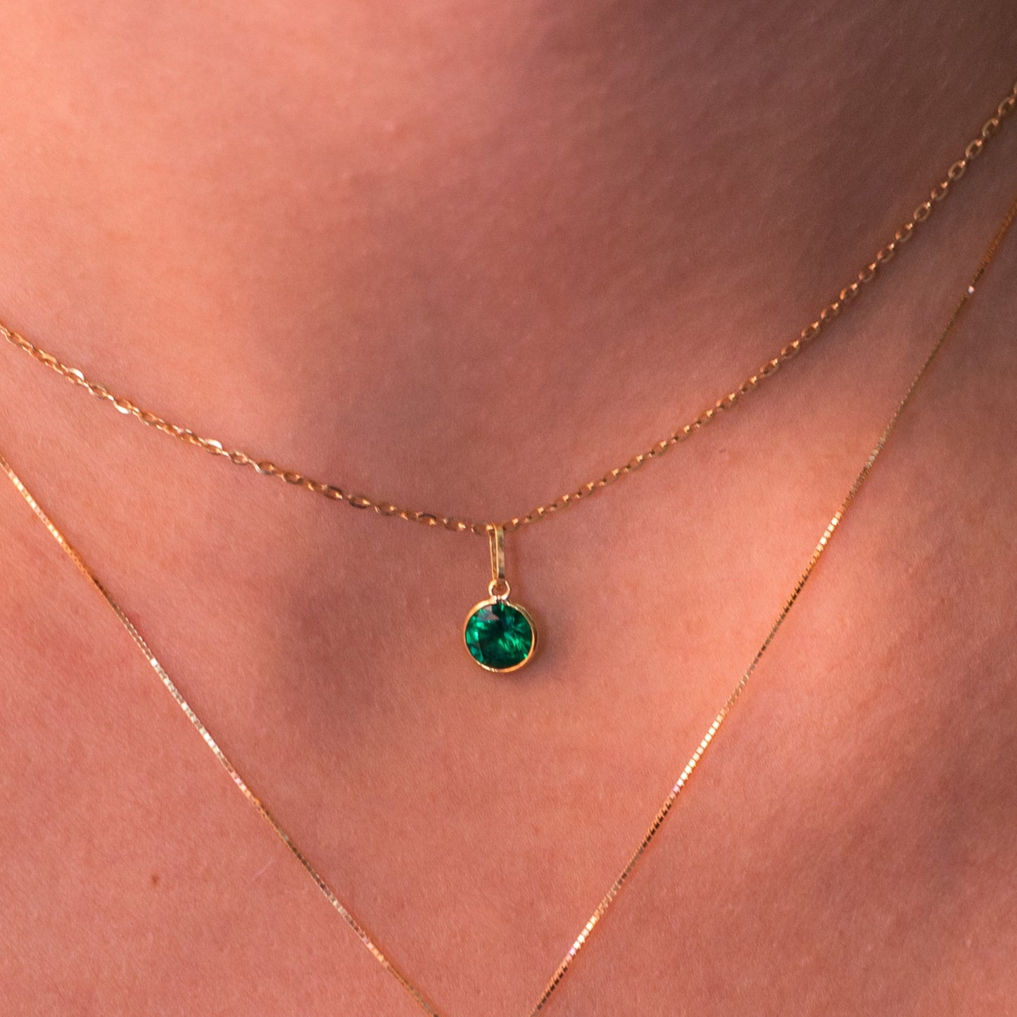 Pingente Ponto de Luz com Zircônia Branca de 6 mm Em Ouro Amarelo 18K
