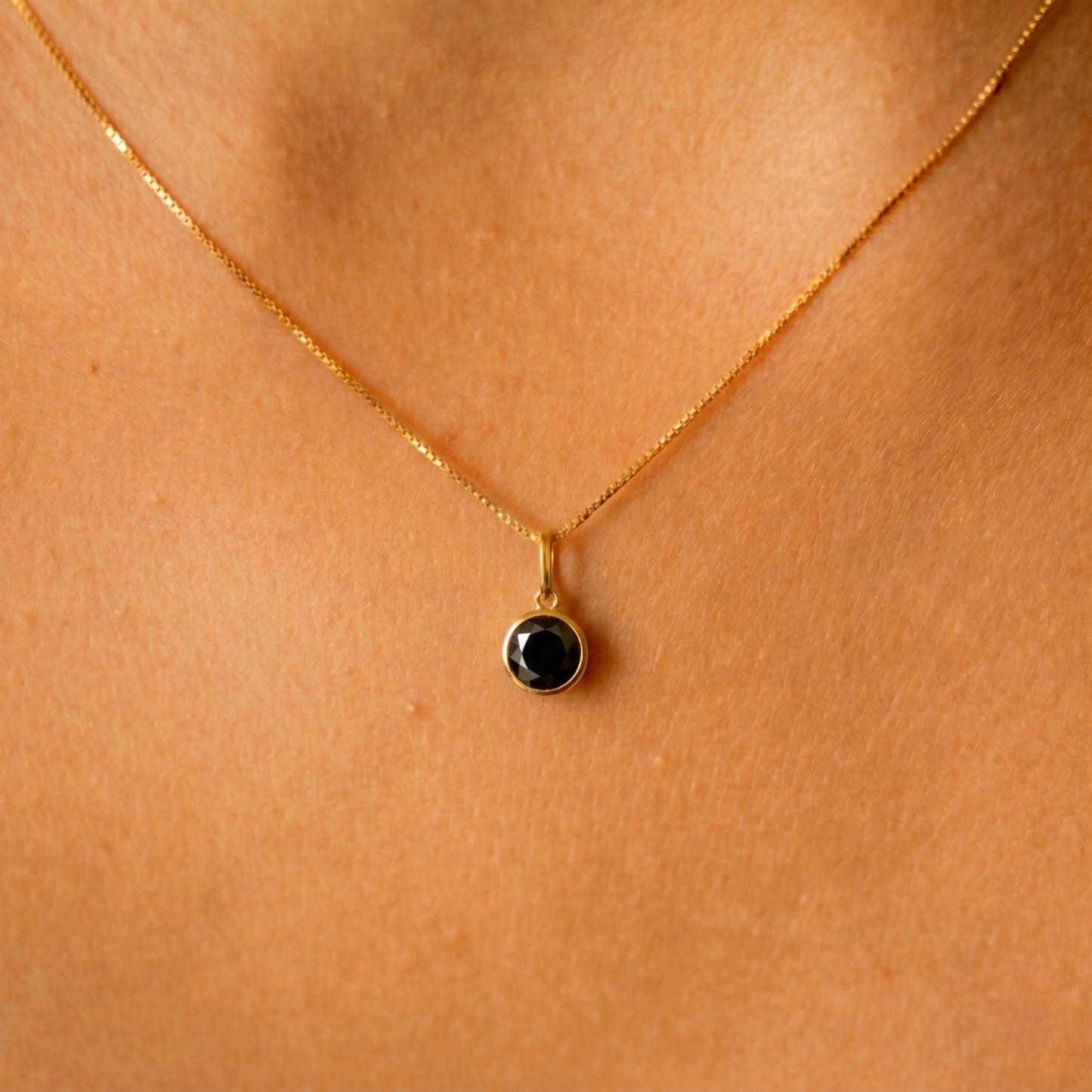 Pingente Ponto de Luz com Zircônia Branca de 6 mm Em Ouro Amarelo 18K