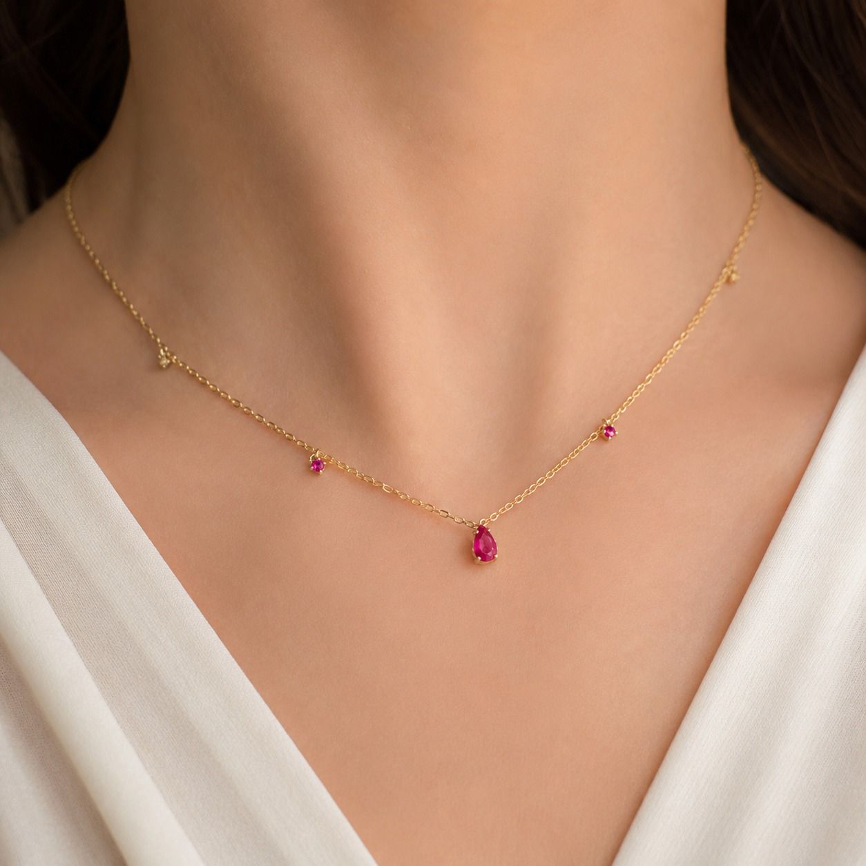 Gargantilha Scarlett em Ouro Amarelo 18K, com rubis e brilhantes - Coleção Uniki