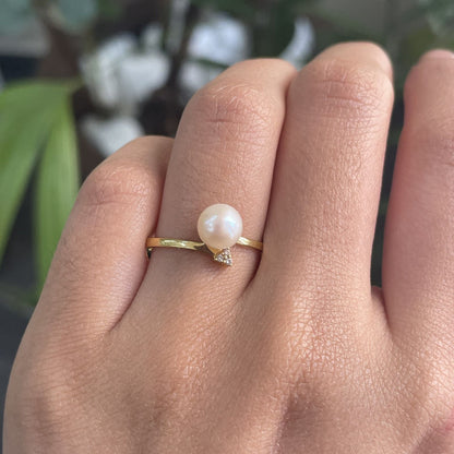 Anel Belle em Ouro Amarelo 18K-com Pérola e brilhantes