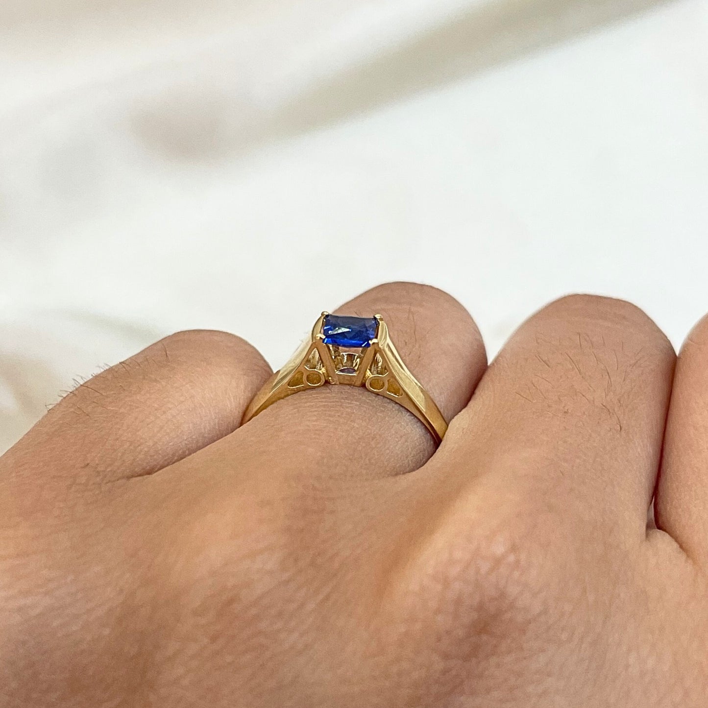 Anel Virtus em Ouro Amarelo 18K-750, com zircônia