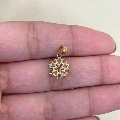 Pingente em ouro 18K Triangulo em Forma de Flor