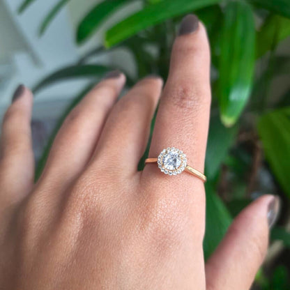 Anel em Ouro Amarelo 18k - Solitário com 19 zircônias