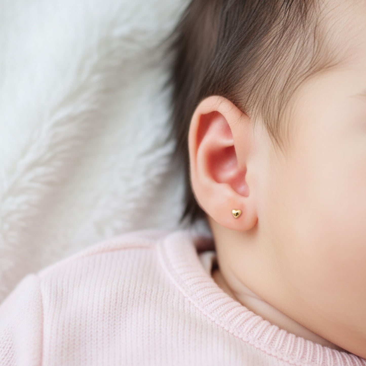 Brinco Coração Mini em Ouro Amarelo 18k, 4mm