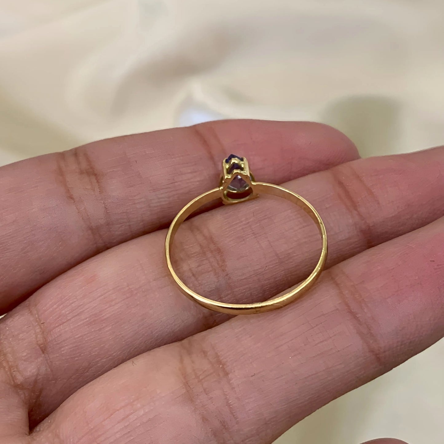 Anel com Quartzo Azul Gota em Ouro Amarelo 18K-750