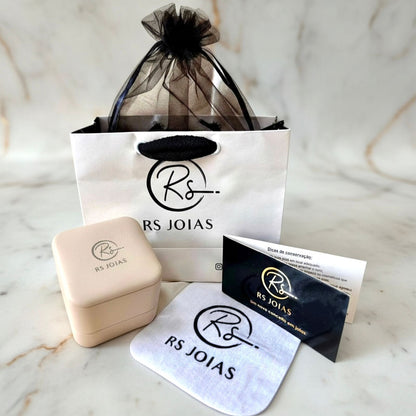 Brinco Infantil Coroa com Pérolas em Ouro Amarelo 18k