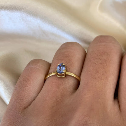 Anel com Quartzo Azul Gota em Ouro Amarelo 18K-750