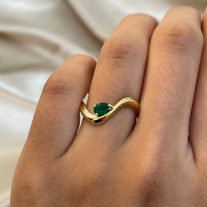 Anel Essenza Esmeralda em ouro amarelo 18k
