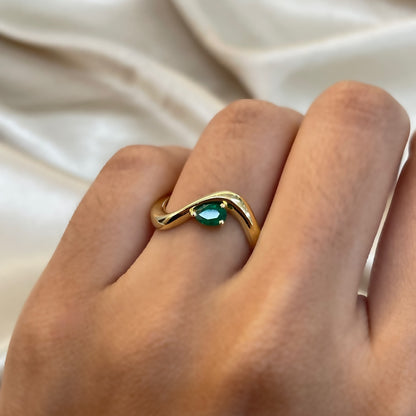 Anel Essenza Esmeralda em ouro amarelo 18k