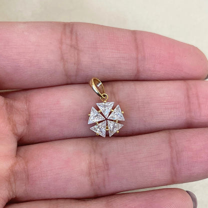 Pingente em ouro 18K Triangulo em Forma de Flor