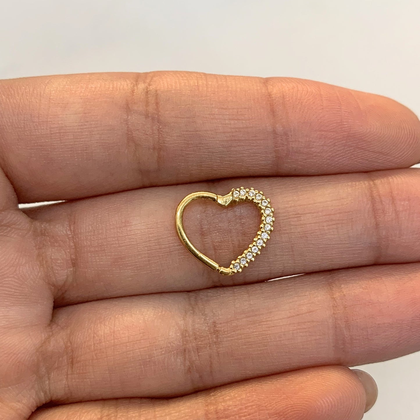 Piercing Daith Coração em Ouro Amarelo 18k-750 - Orelha Esquerda Cartilagem