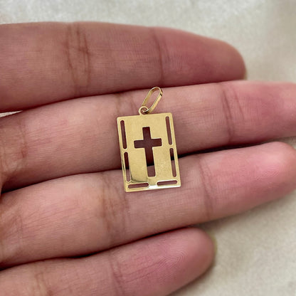 Pingente Medalha Retangular com Cruz Vazada em Ouro Amarelo 18K-750